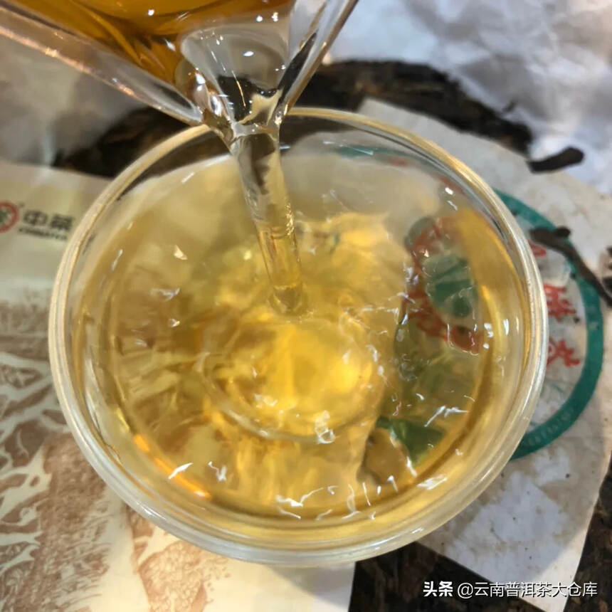 中茶冰岛老生茶#普洱茶# #茶生活# 
冰岛山老青饼