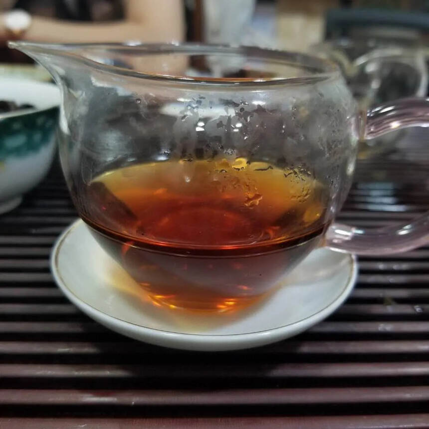 #普洱茶# 69年代5000克樟香竹筒茶，陈年虫屎老