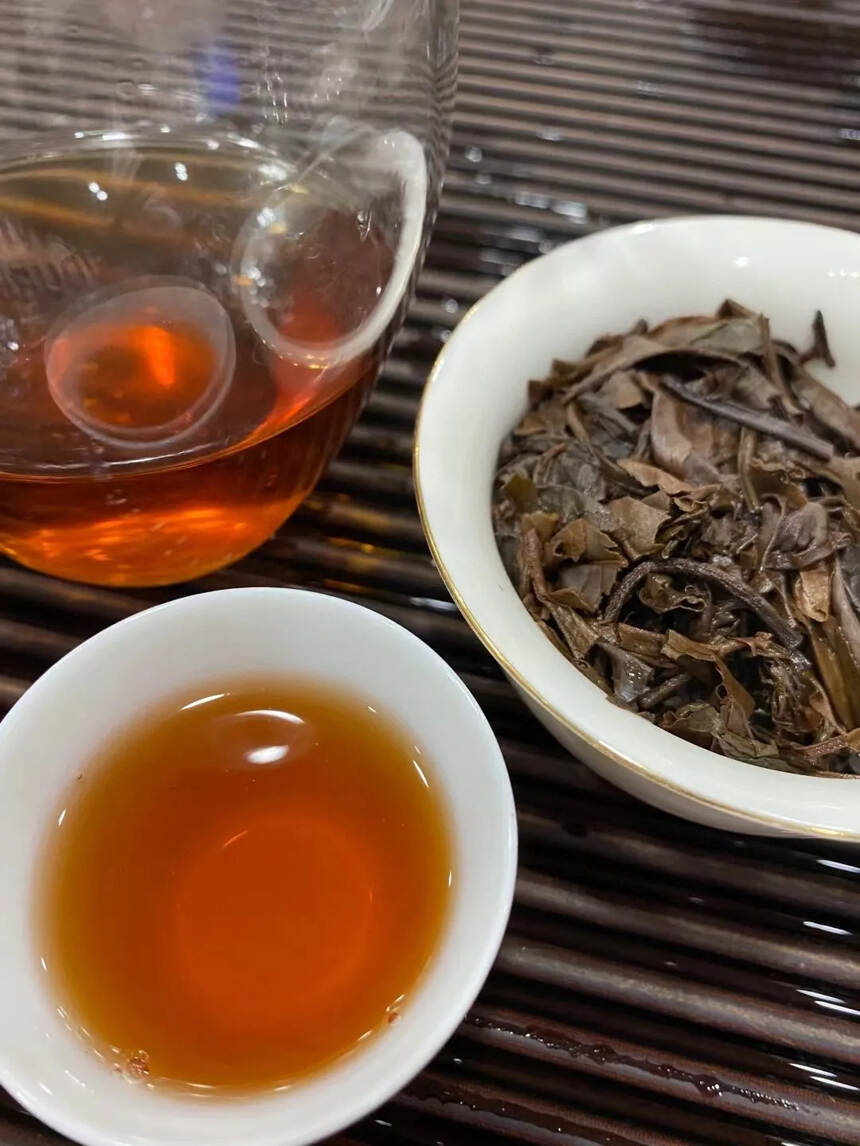 年贡茶之旅 易武景龙茶厂，易武古树茶、乔木茶为主。口