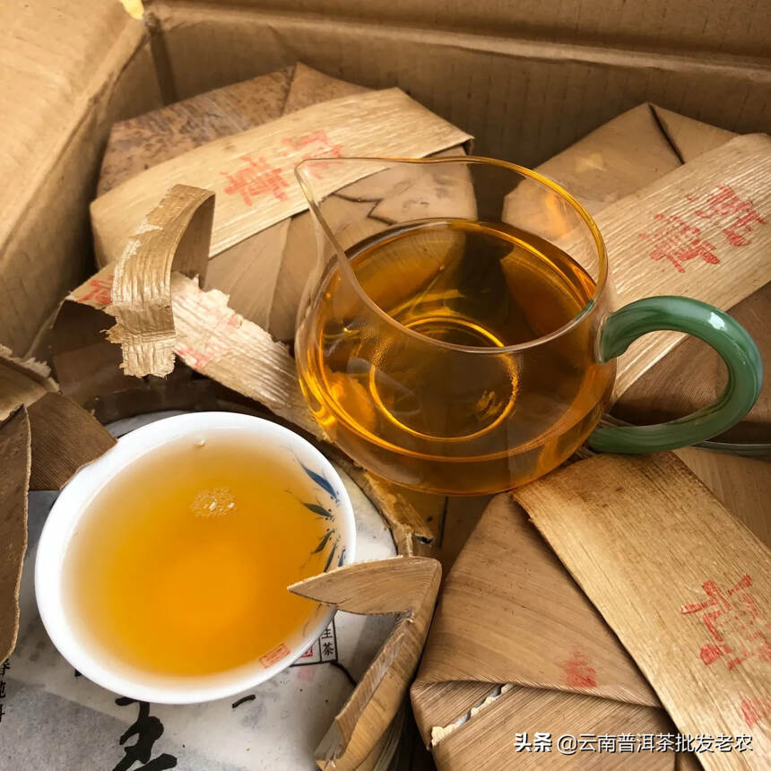 2012年班章茶王200克小饼，一提5片，一箱4提。