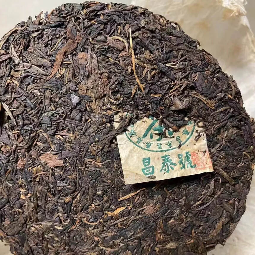 2002年绿昌泰版纳七子饼
精选原始森林野生茶为原料