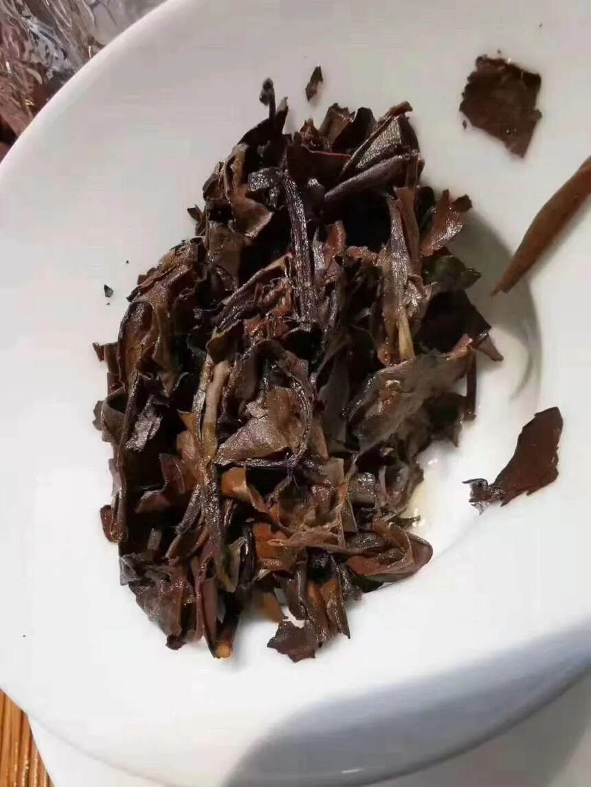 ??

 2015年老白茶！正综福鼎白茶，茶底條索粗