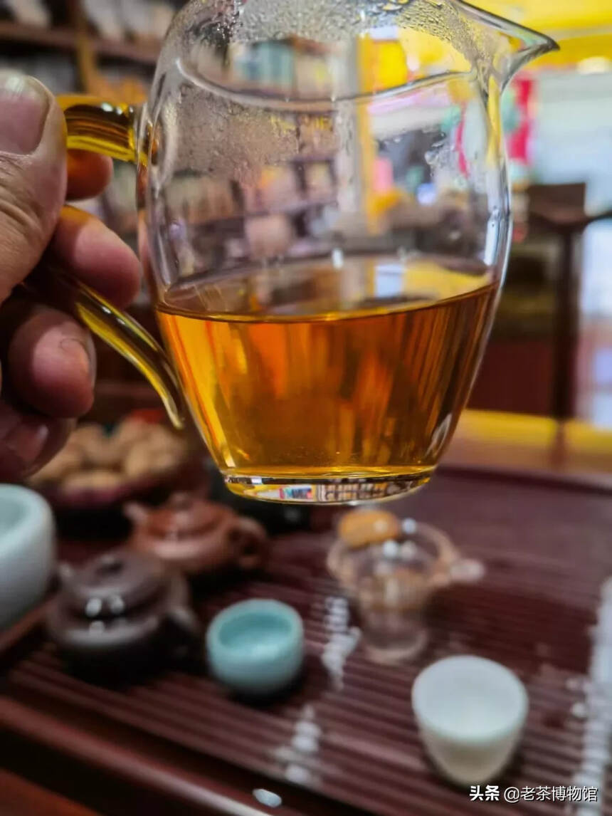 08年冰岛古树沱茶
口感霸气，十分耐泡，少许烟韵，茶