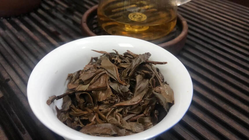 05年易昌号精品生茶
紧压度适中，仓储高香
杯底蜜香