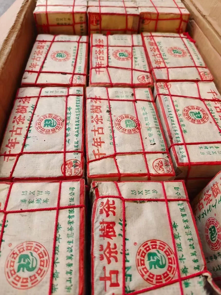 2003年【云习牌】班章乔木普洱茶砖产品规格：250
