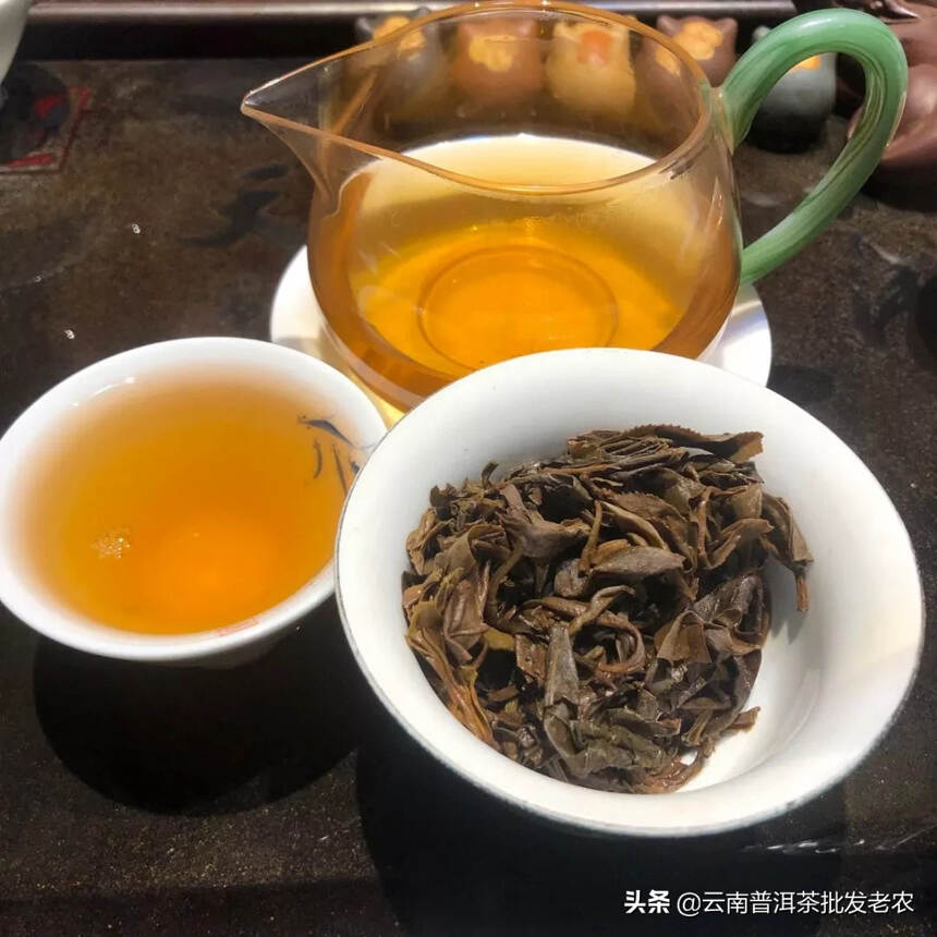 03年银毫茶饼生茶，广南黄栗坡原料，昆明干仓存放。8