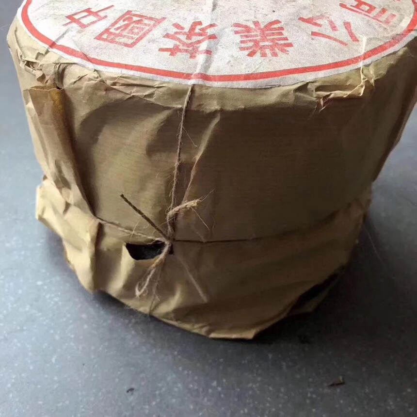 90年代广云贡青饼，红中红铁饼！整提有棉纸包，单片为