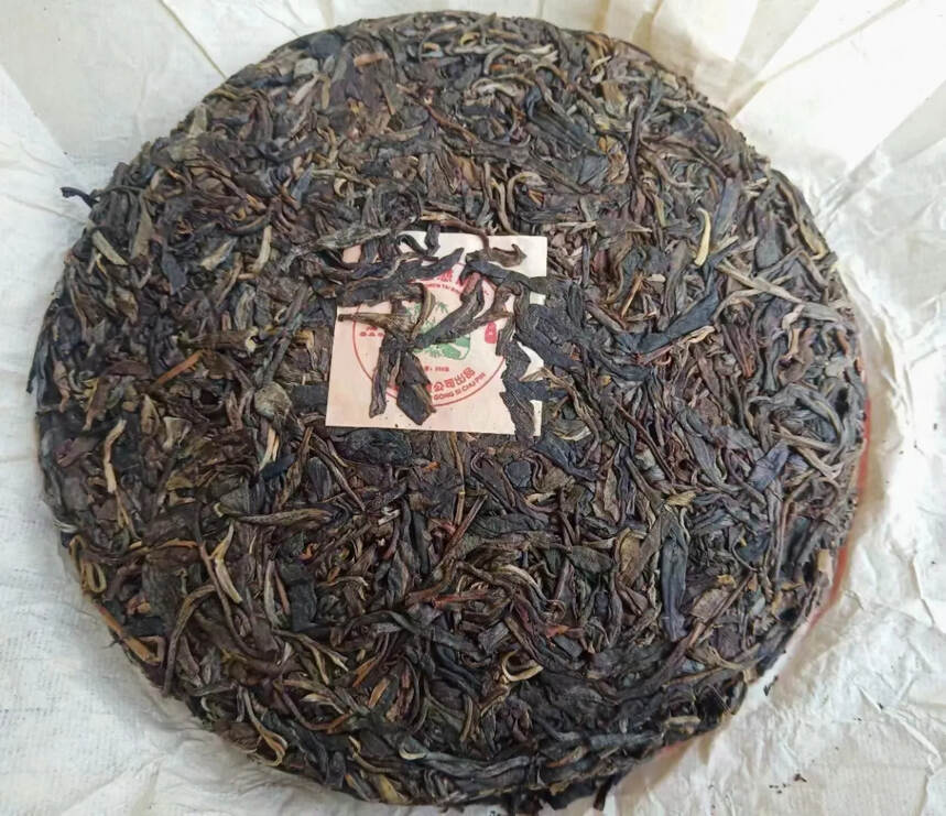 2003年易武外贸出品熊猫生态饼茶，蜜香韵味十足，口