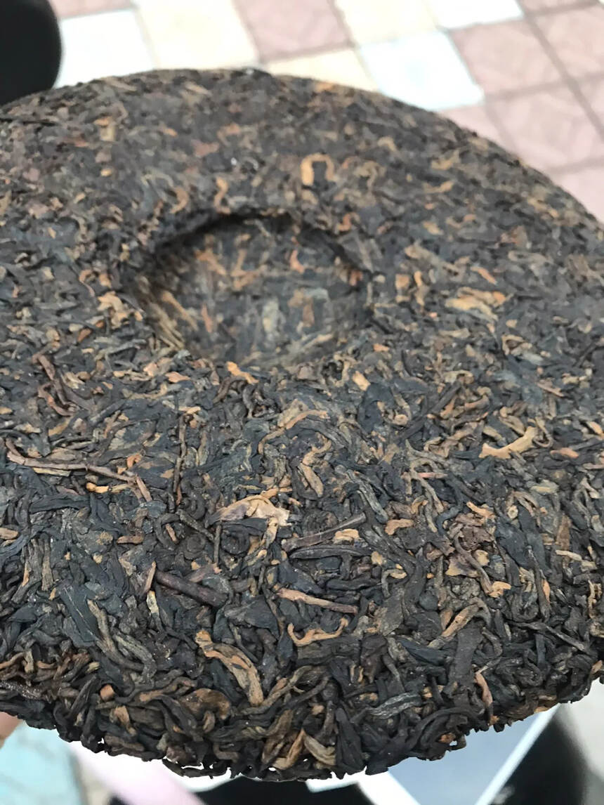 勐海南峤茶厂05年发酵而成，在勐海喝到此茶，口感很惊