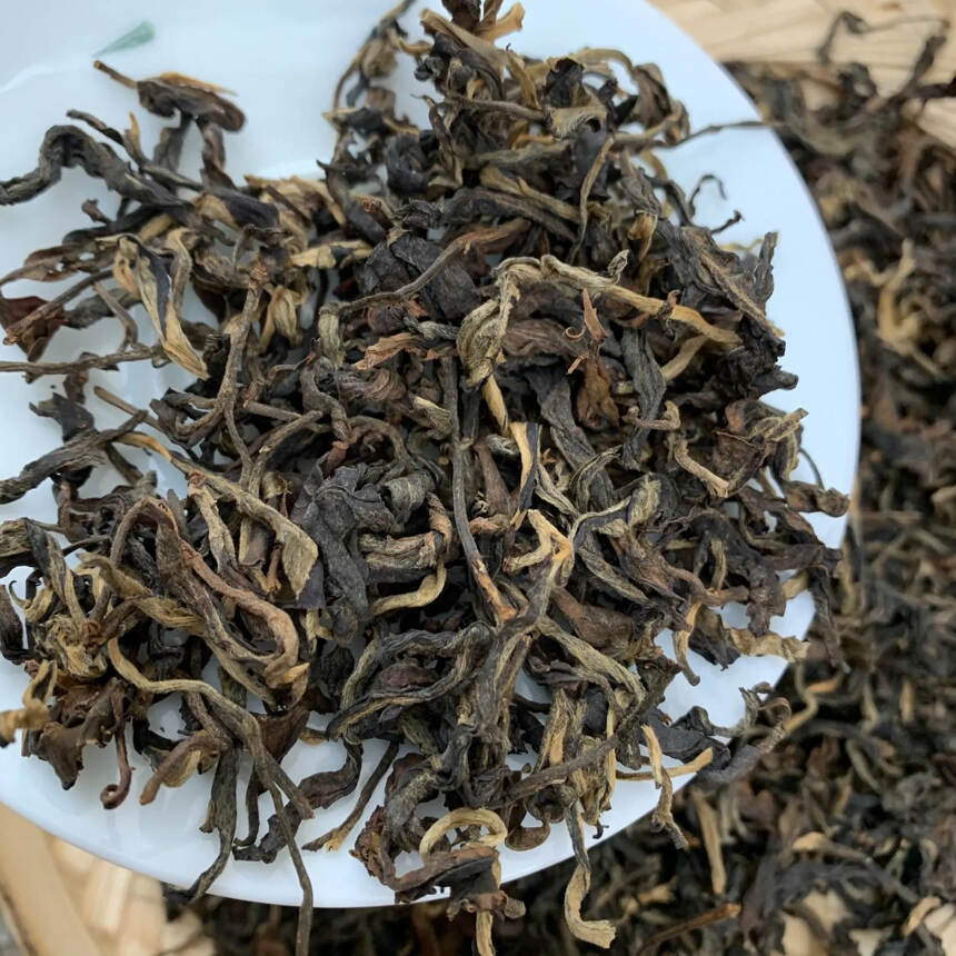 冰岛古树红茶，当时做的时候，我自己都觉得拿古树料去做