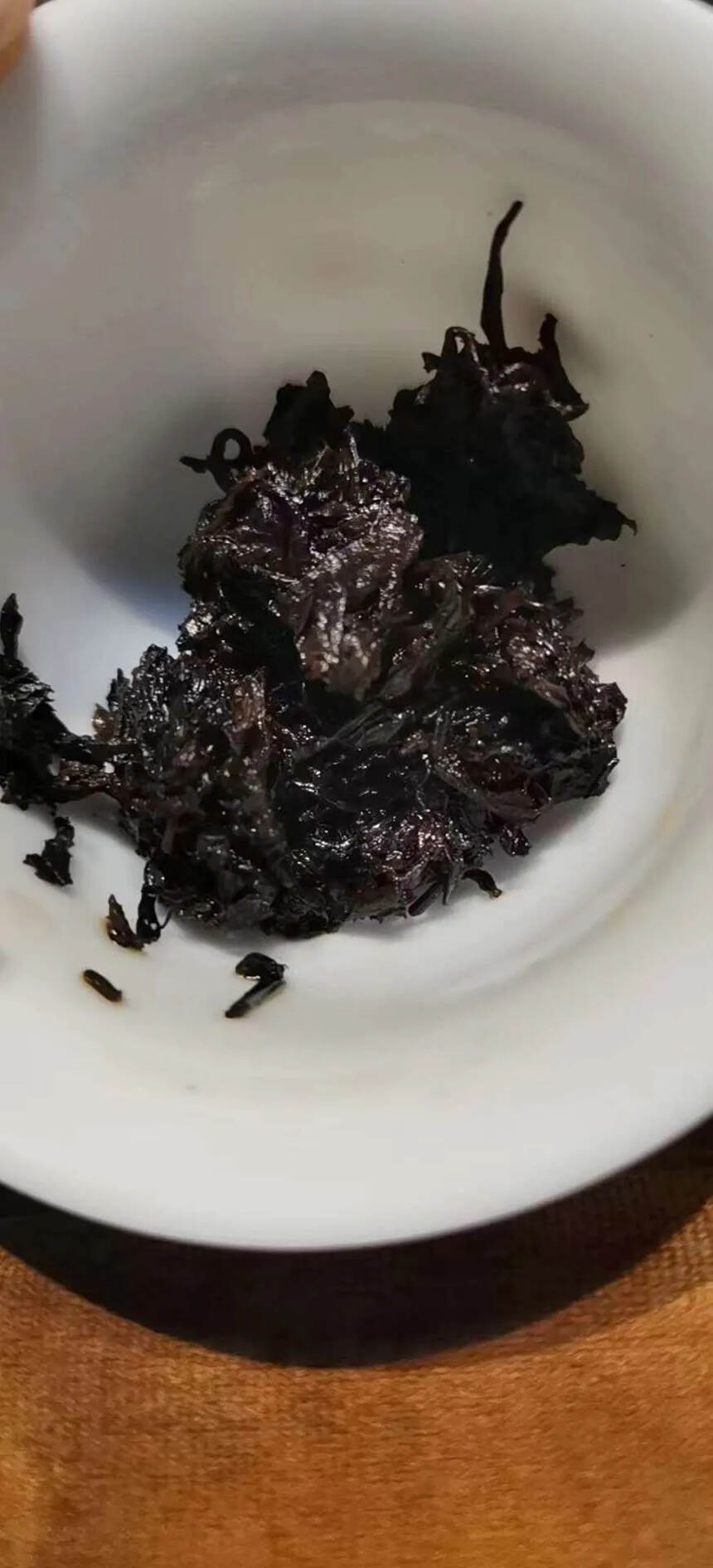 ??97年勐养茶厂绿印熟茶，中茶外包定制。蜜香明显，