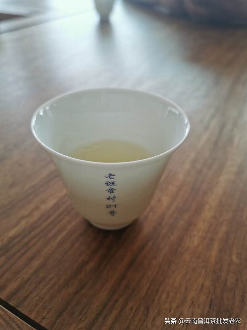 茶王班章
2021年班章茶茶品条索粗壮，芽头肥厚且多
