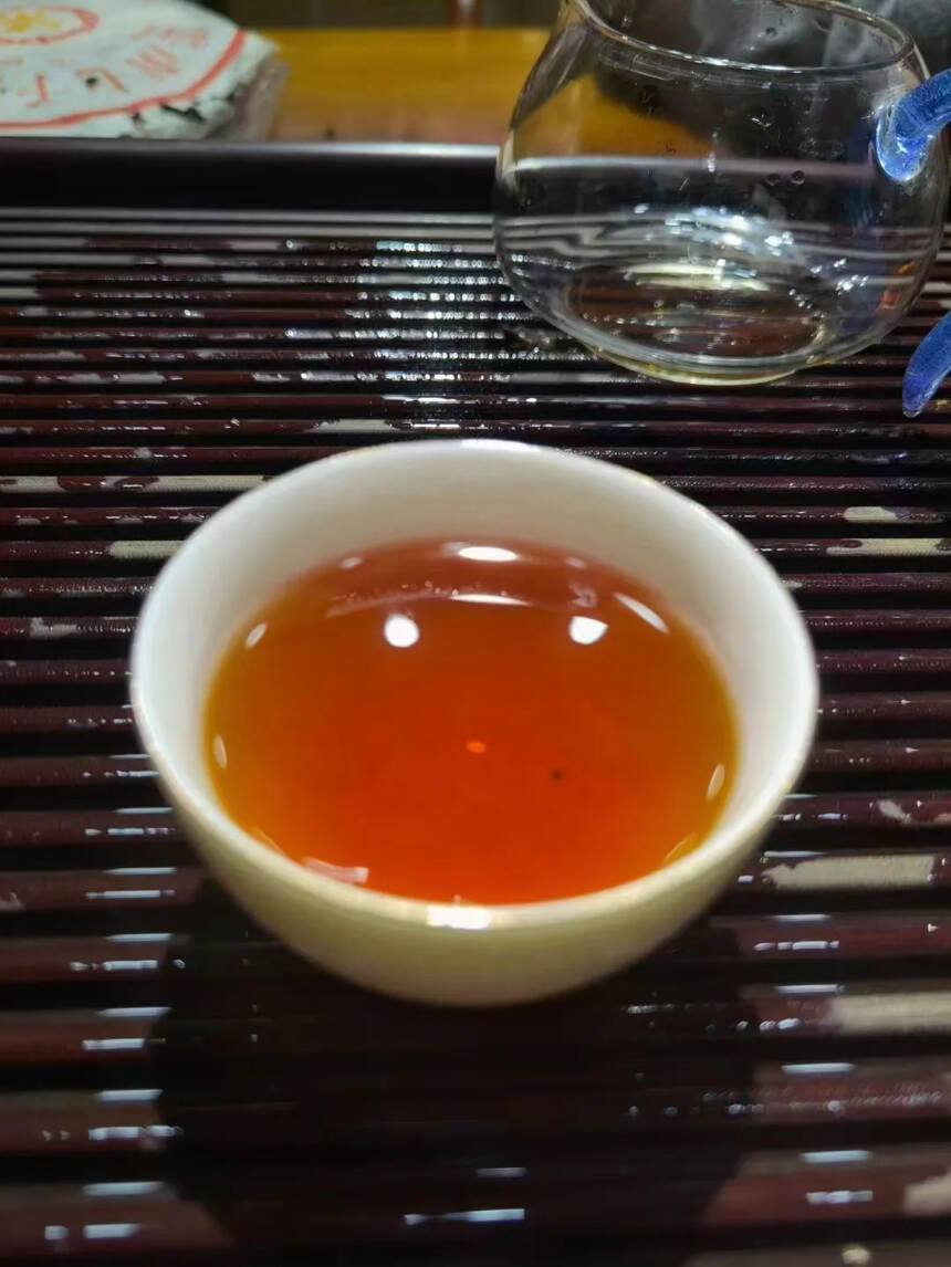 03年大黄印
?昆明纯干仓
?茶气十足，回甘霸道，生