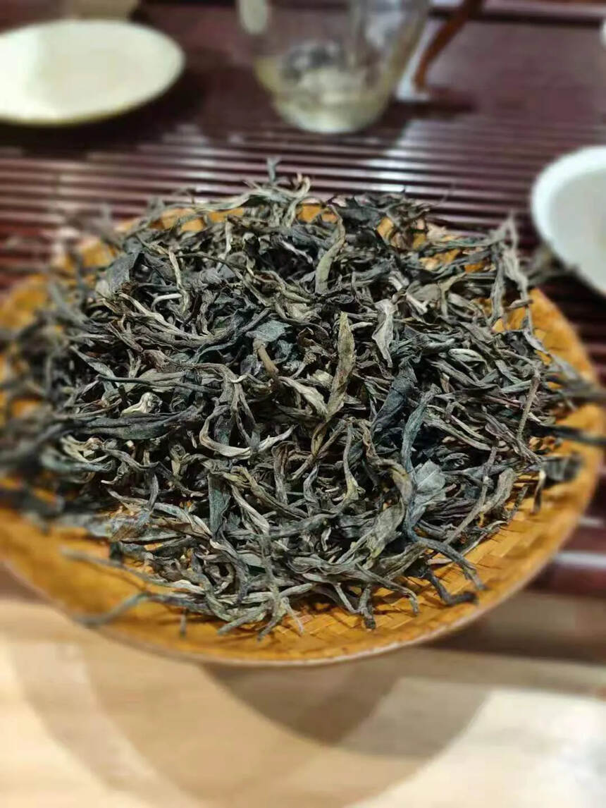 云南普洱茶2018年正气塘古树头春纯料
汤质稠厚，香