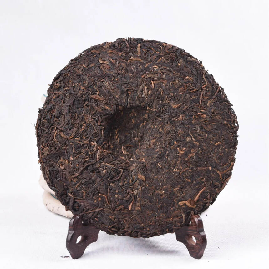 96年农科院研制布朗山普洱青饼，老生茶。科学严谨用料