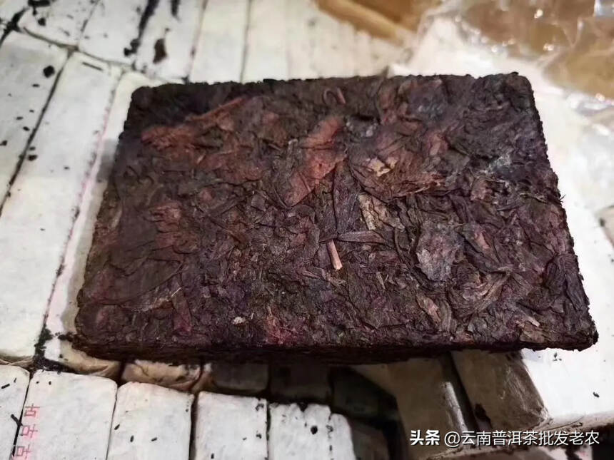 80年代大叶青砖，略带虫屎，一片250g，茶质汤水已