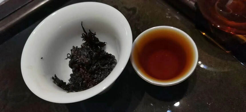 ??97年勐养茶厂绿印熟茶，中茶外包定制。蜜香明显，