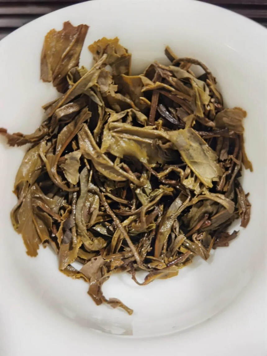 06年困鹿山古树茶
贡茶困鹿山古树料，蜜香浓郁，正品