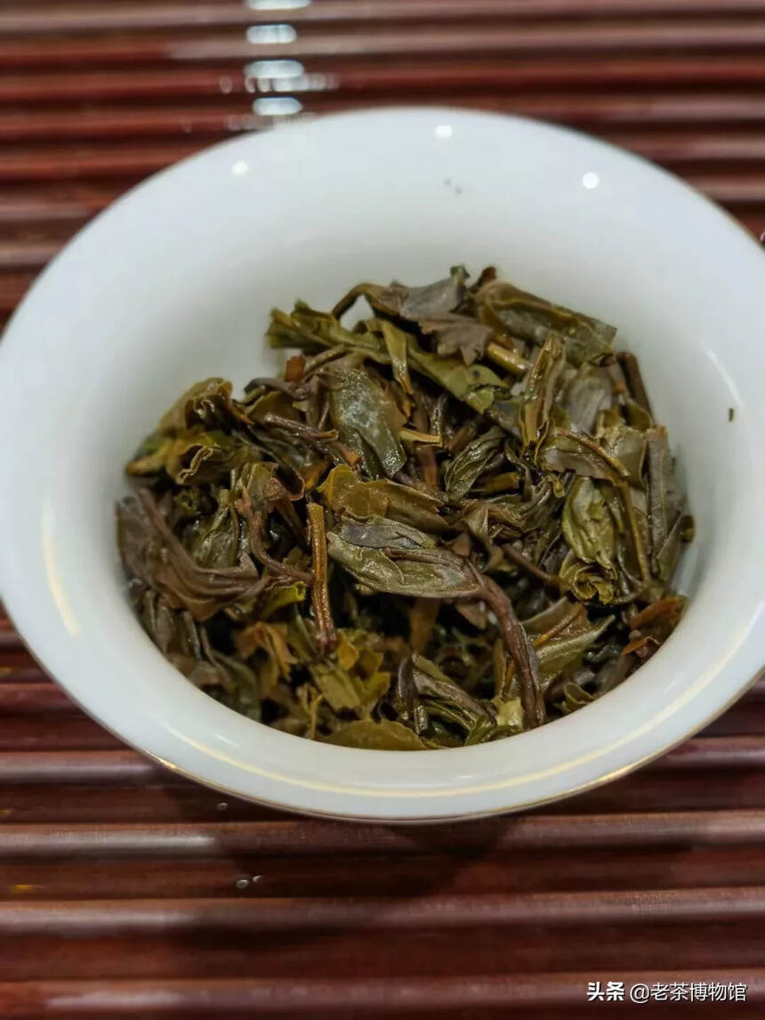 08年冰岛古树沱茶
口感霸气，十分耐泡，少许烟韵，茶