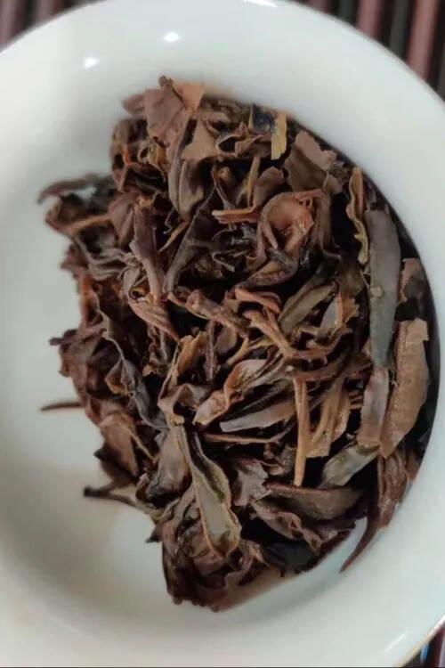 「2012年瑞聘号 古茶标准冰岛150 生茶，357