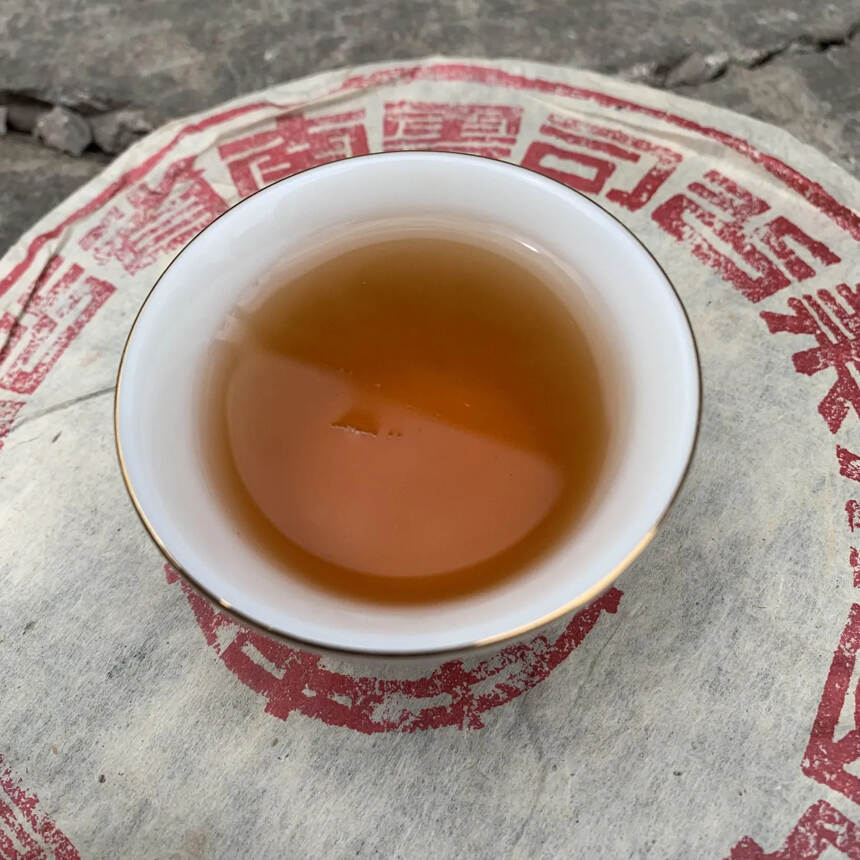 97年绿印7572熟茶，口感陈香醇厚如米汤感，陈香甘