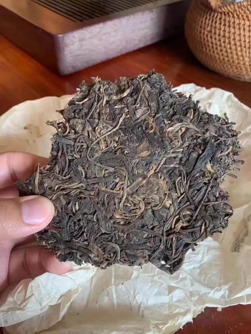 03年六大茶山特极品
汤色透亮，冰糖香明显，滋味浓烈