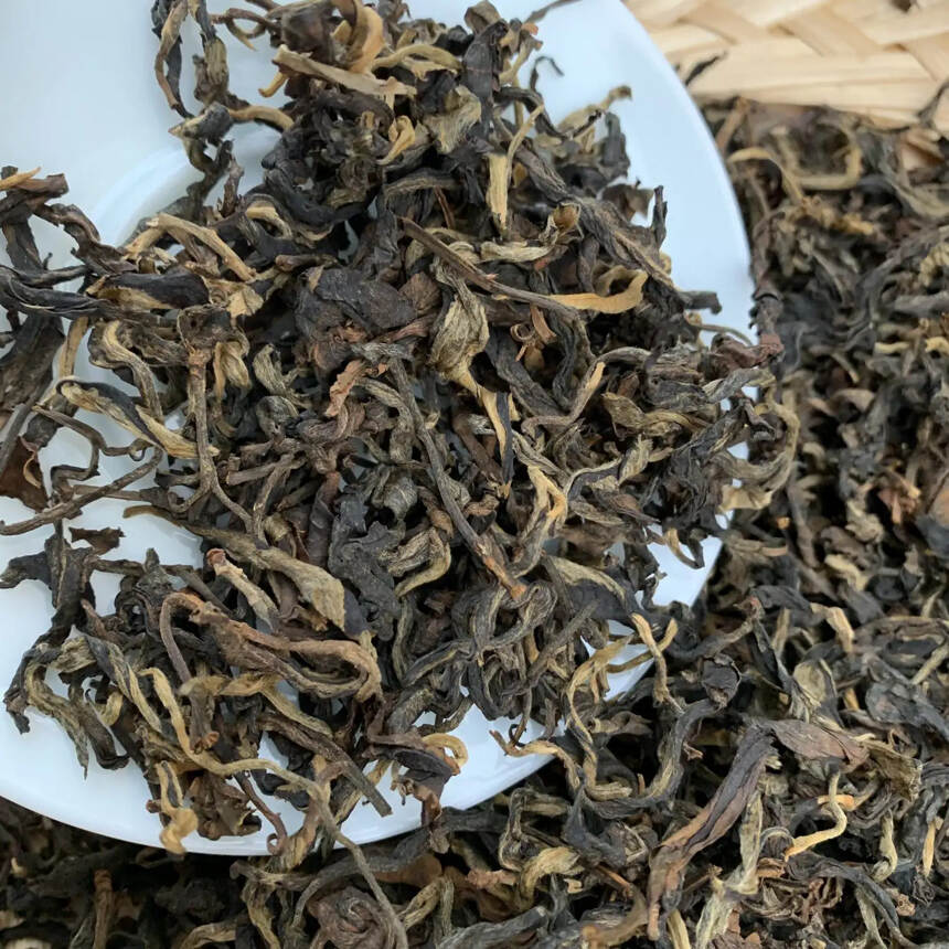 冰岛古树红茶，当时做的时候，我自己都觉得拿古树料去做