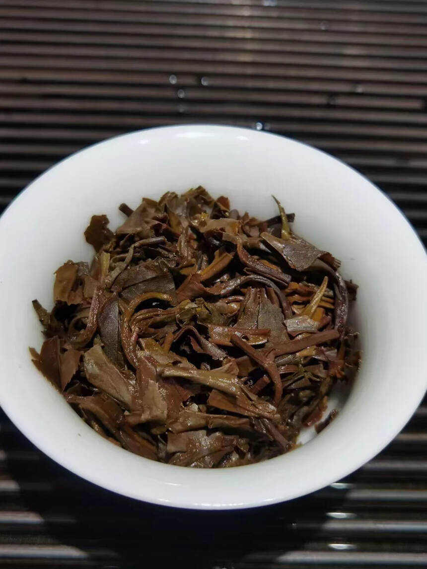 2002年易武斗茶大会金奖茶王
出口专供，销韩版，张