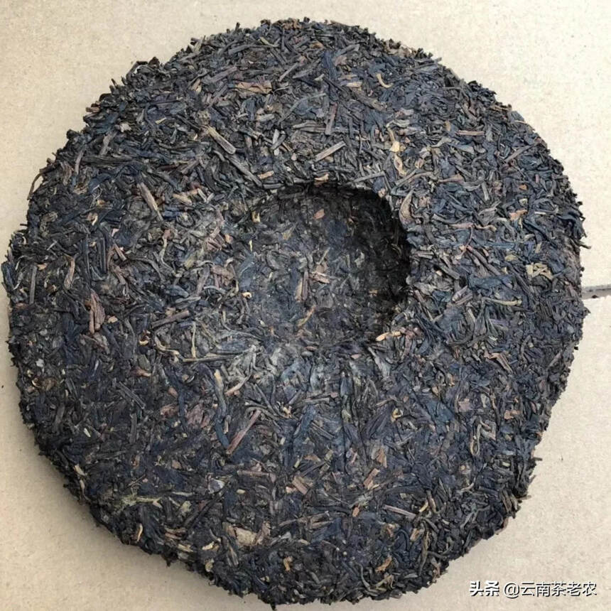 古董老生茶！80年代德兰青饼纯干仓好仓储 茶底细条