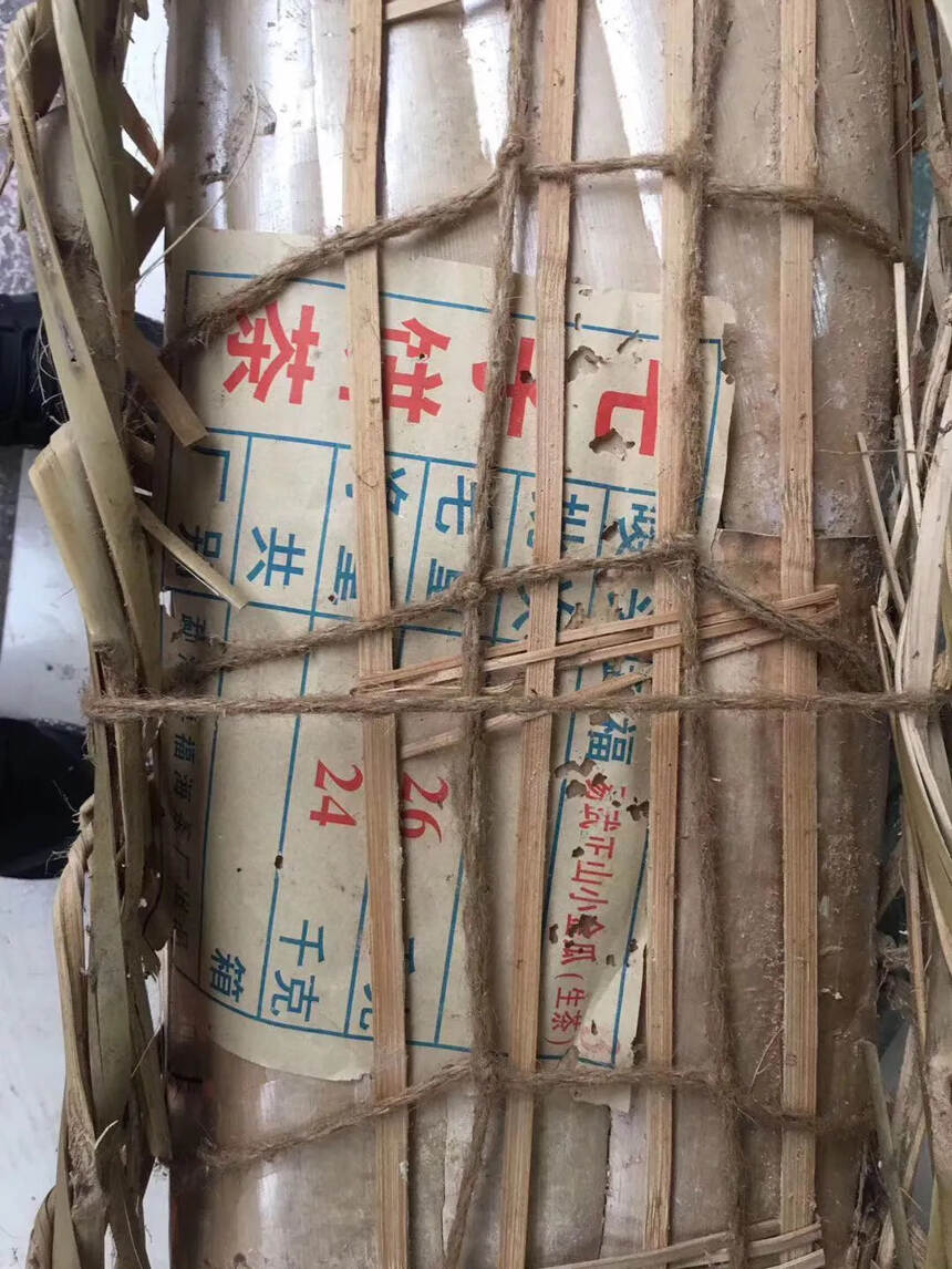 03年福海茶厂 易武正山小金瓜，包装造型很有特色，压