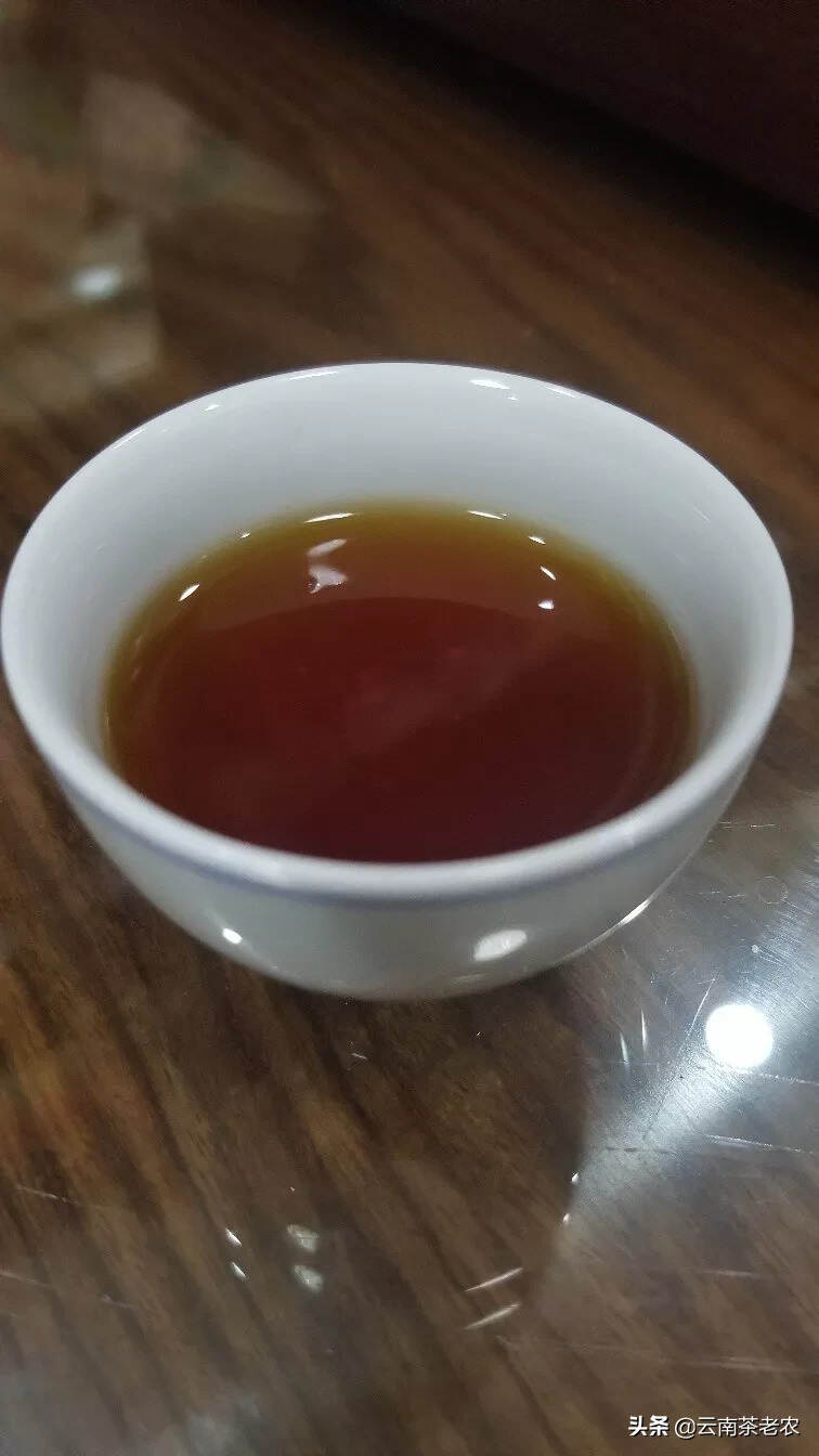 97年易武龙柱熟茶3000克，药香甘甜～汤色红浓透亮
