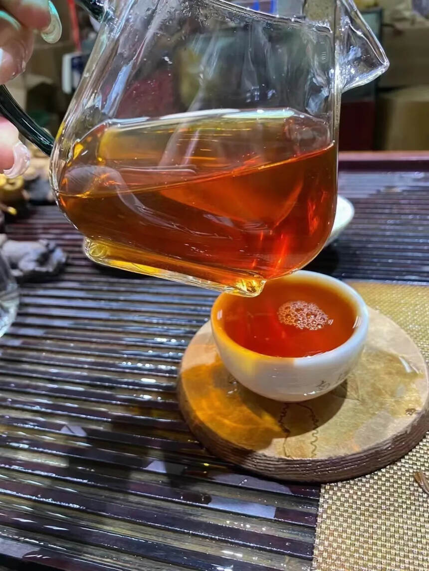 1992年勐海茶厂小黄印，老生茶，转化很好，汤色红亮