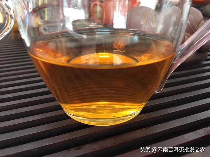 99年凤临青饼，仓储干净.饼形大气400克.茶底好.