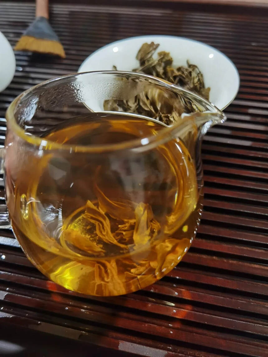 06年困鹿山古树茶
贡茶困鹿山古树料，蜜香浓郁，正品