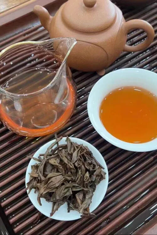 ??

2005勐库古树茶，原料来自大雪山，茶气刚猛
