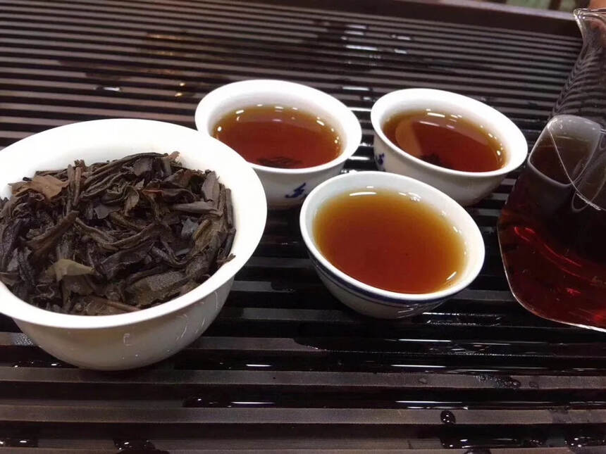 超级好喝的老茶
梅子香很棒
98年凤庆小绿印生茶，干