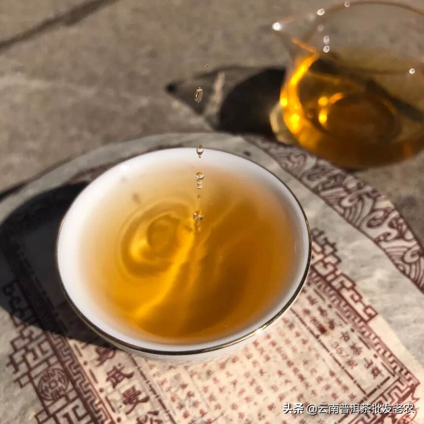 08年曼松生茶饼，自己收料压制的一款茶！