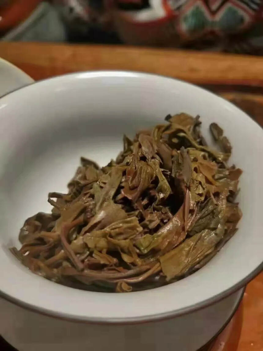 2006年古树班章王
茶质较重，茶性强，茶气饱满强劲