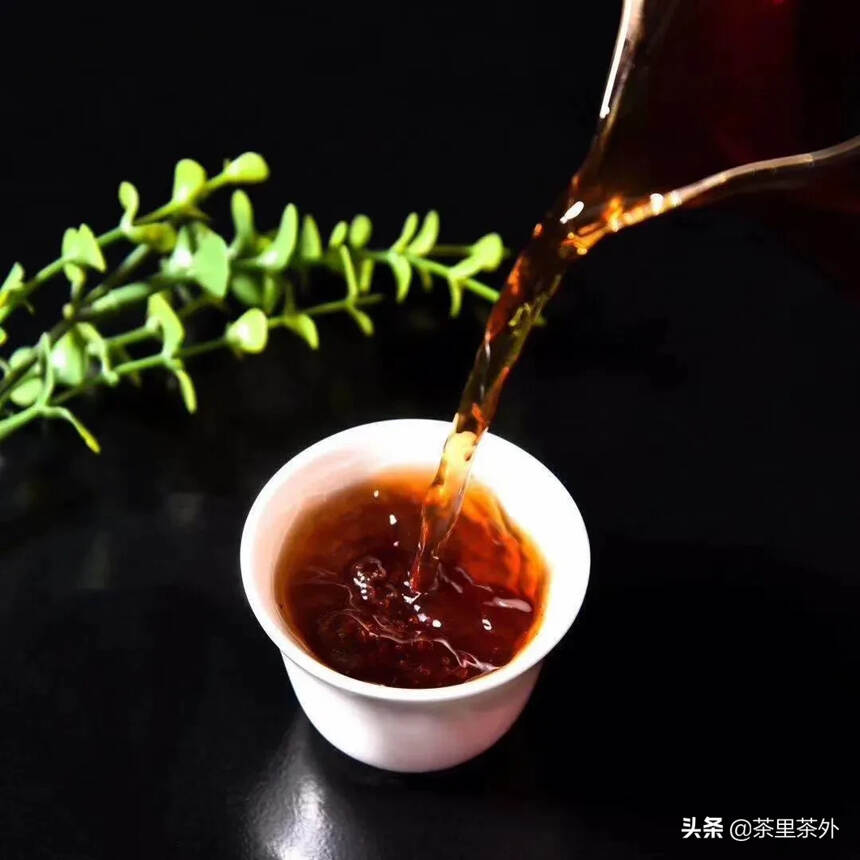 品名：老茶头
用料：茶粒子精制而成
规格：1000克