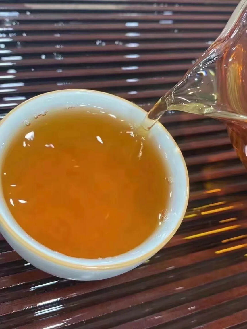 2009年老同志生态饼茶
纯昆明仓。汤浓强甘醇，细腻