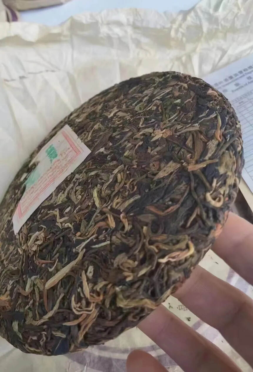 2005年普洱茶古树茶400克，经传统工艺蒸压而成，