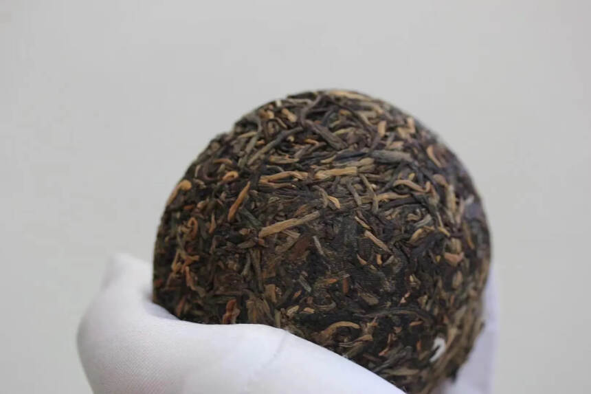 2012年澜沧乔木银沱 ，澜沧江流域乔木老树茶为原料