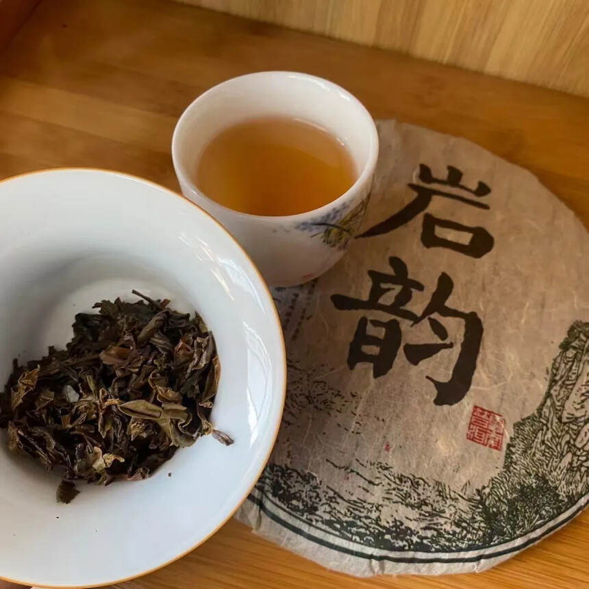 【岩韵】茶树生于烂石，被誉为茶中极品。既有阳刚之美，