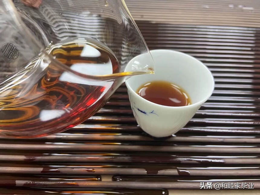 来杯九十年代鸿泰昌熟茶， 香甜滑口俱全#茶# #普洱