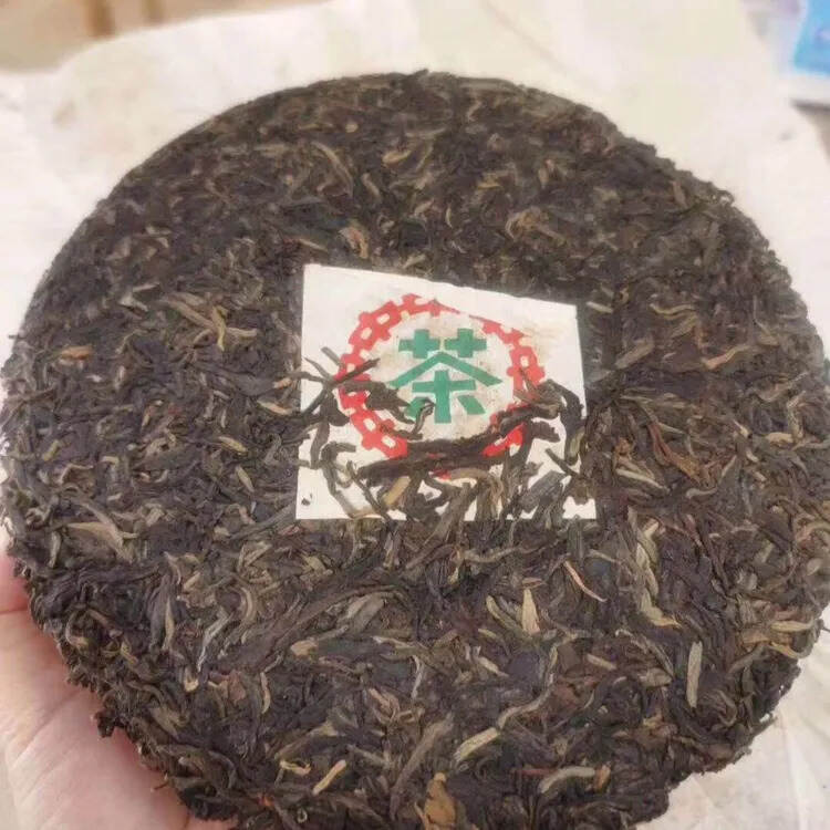 ??

2002年中茶绿印·布朗山特级品，霸气，生津