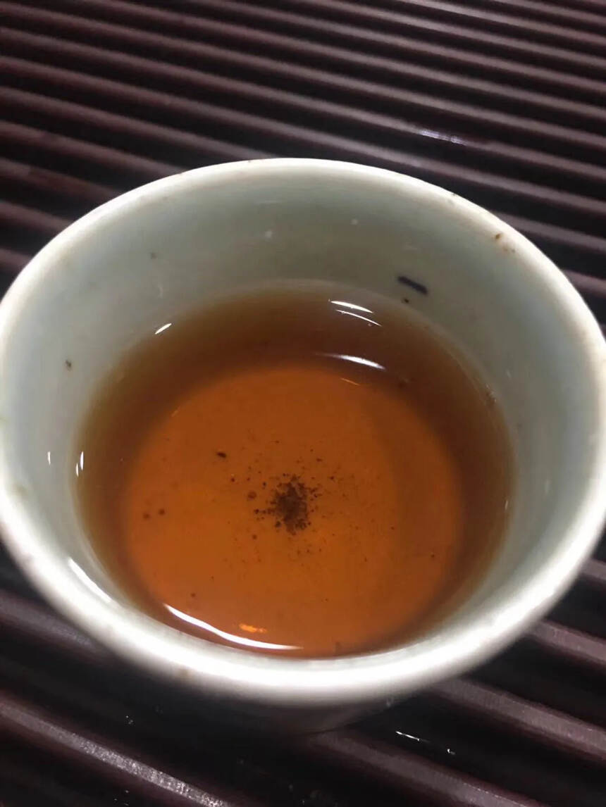 硬货，绝对的硬菜！
1999年勐海茶厂出品，飞台班章