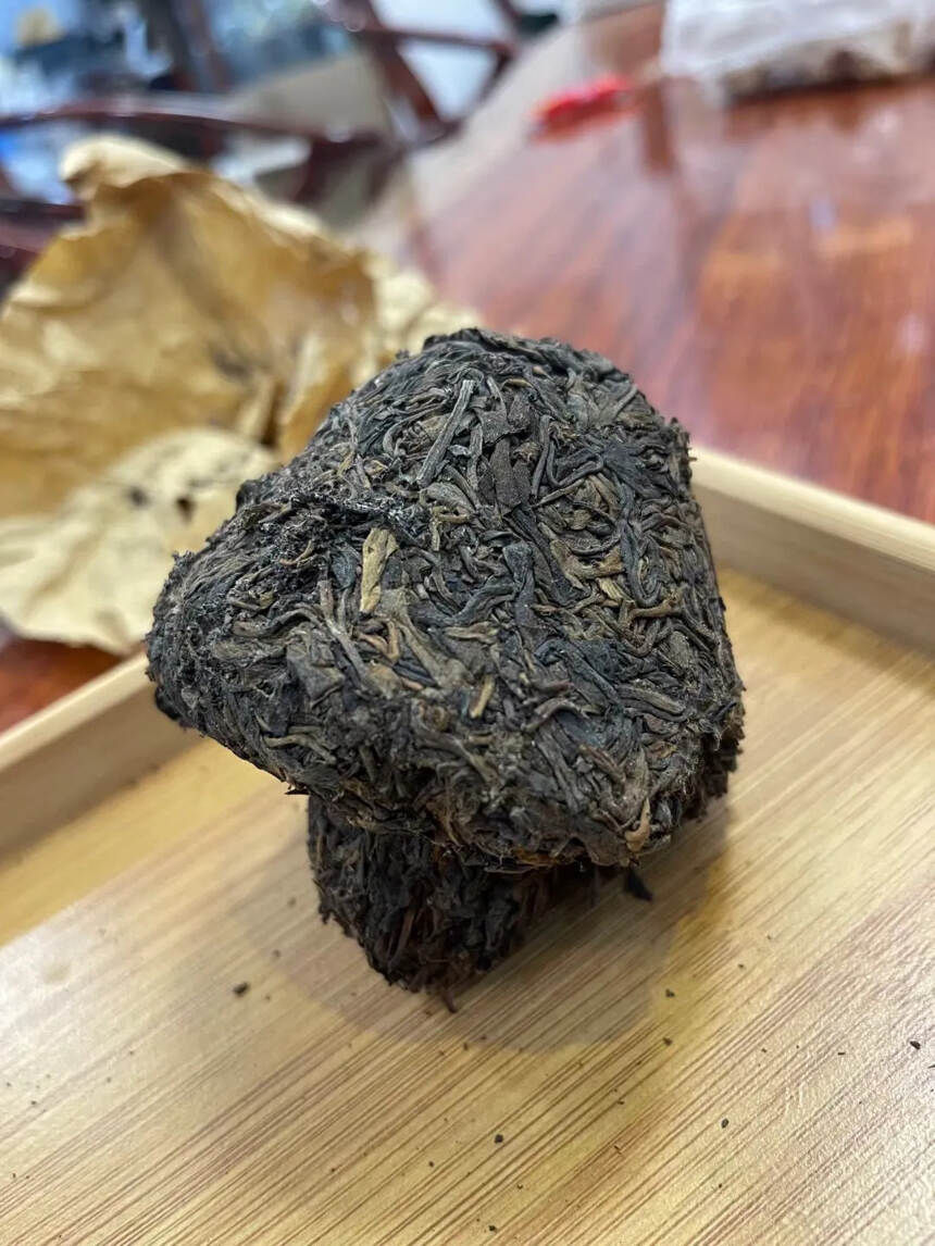 古董级别遍布虫屎！
70年代老蘑菇沱生茶250克，时