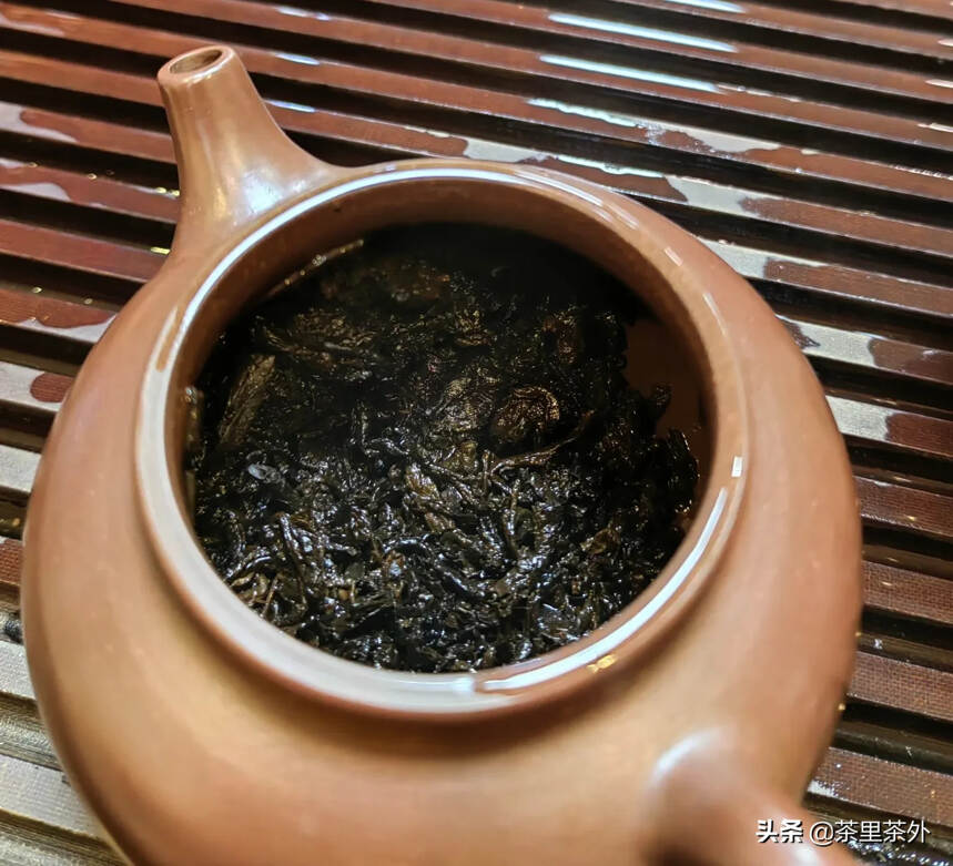 04年土林凤凰熟沱，熟茶甘甜典范，茶汤已出明显老味，