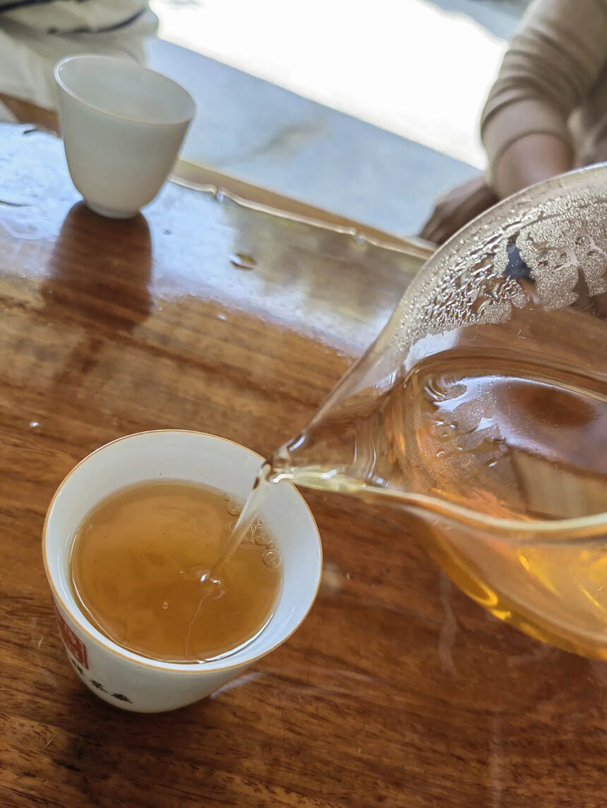 终于喝到让我给满分的冰岛老寨古树茶了！
冰岛老寨茶农