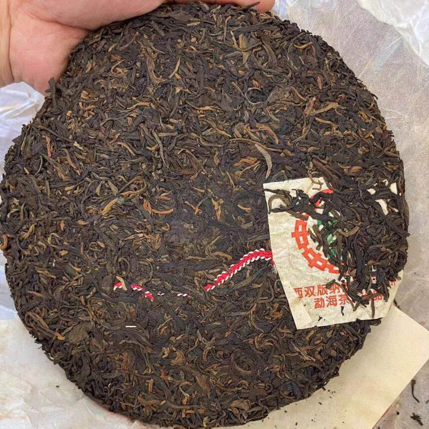 02年勐海茶厂老树黄班章正品生茶！
